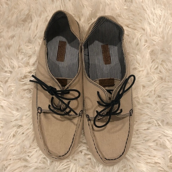 Olukai Heleuma canvas shoes. - Picture 2 of 9